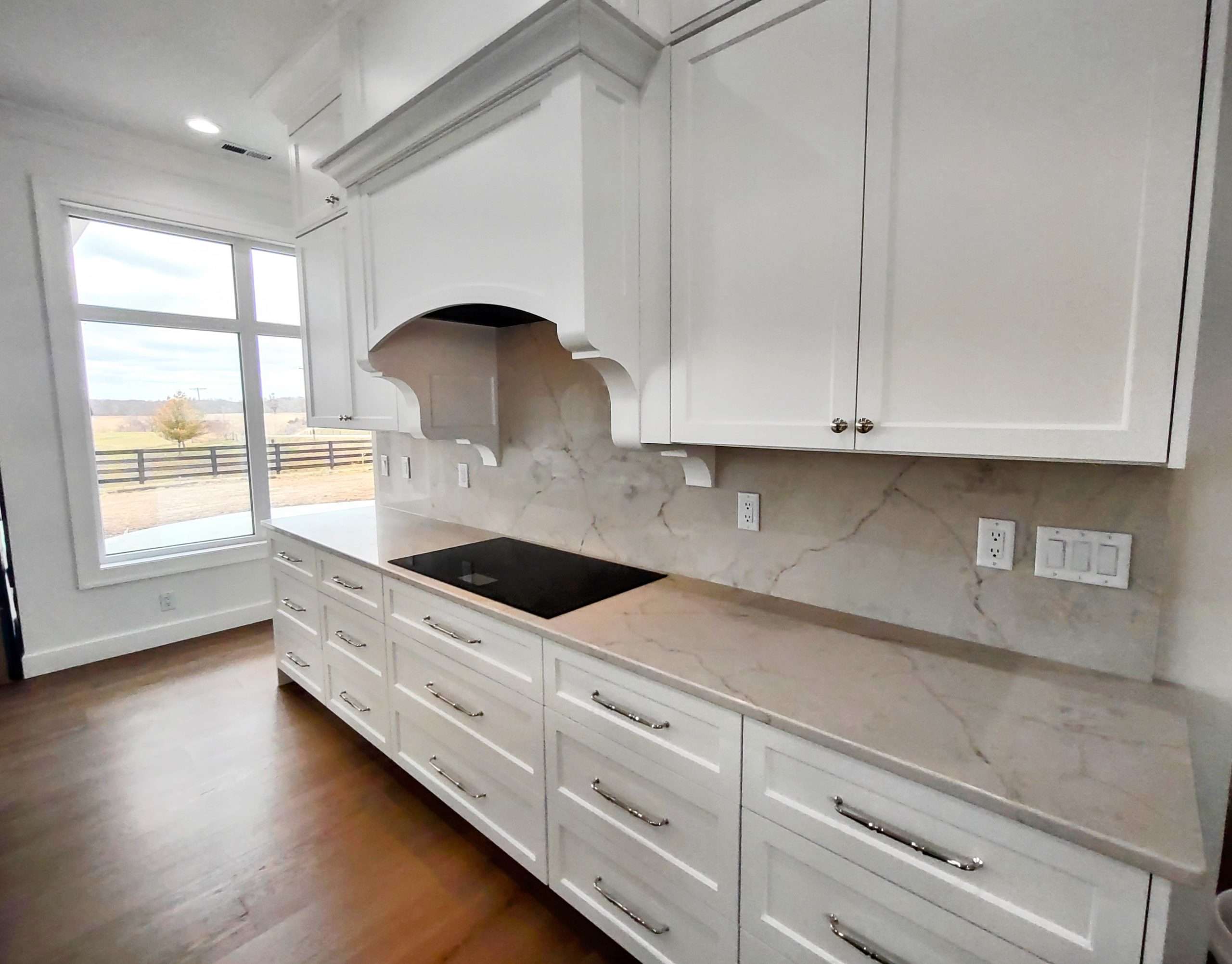 Edwards home featuring Luce Lazula Metro Quartz countertop fabricated by ESF